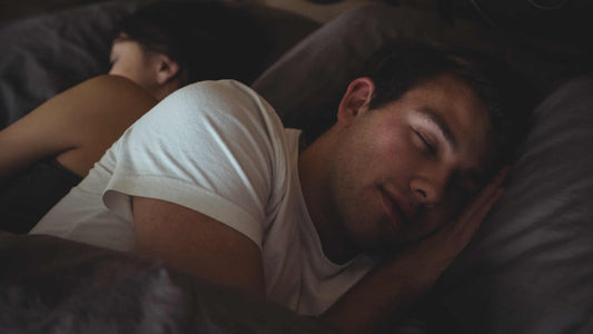 Ako kvalitne spať a prebudiť sa svieži? Pomôžu jednoduché triky aj inteligentný prsteň